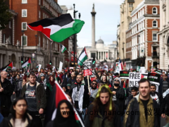 十万伦敦人游行呼吁制止以色列轰炸加沙地带 高喊解放巴勒斯坦